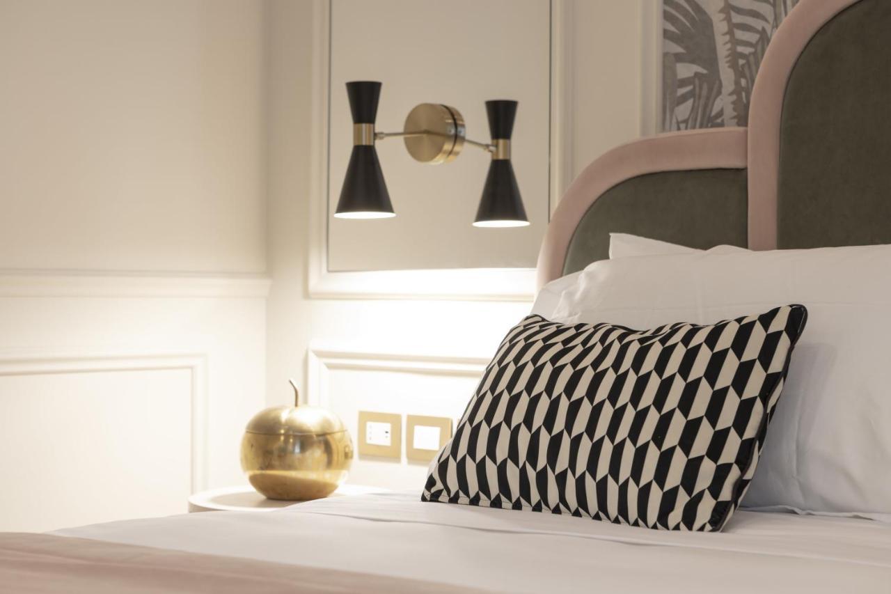 Hotel La Gemma 佛罗伦萨 外观 照片 A wall light